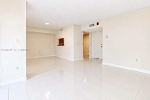 Copropriété à louer à Miami, Floride: 2 chambres, 83.43 m2 № 2385260 - photo 10