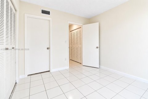 Copropriété à louer à Miami, Floride: 2 chambres, 83.43 m2 № 2385260 - photo 12