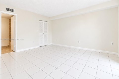 Copropriété à louer à Miami, Floride: 2 chambres, 83.43 m2 № 2385260 - photo 3