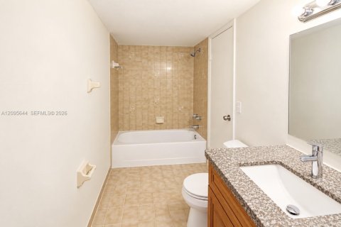 Copropriété à louer à Miami, Floride: 2 chambres, 83.43 m2 № 2385260 - photo 6
