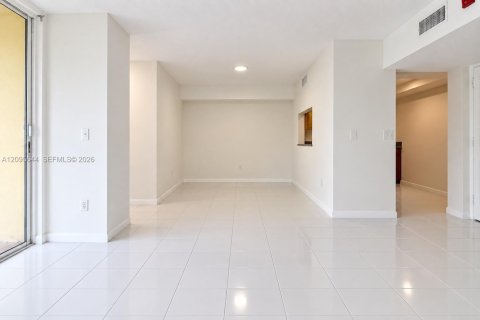 Copropriété à louer à Miami, Floride: 2 chambres, 83.43 m2 № 2385260 - photo 13
