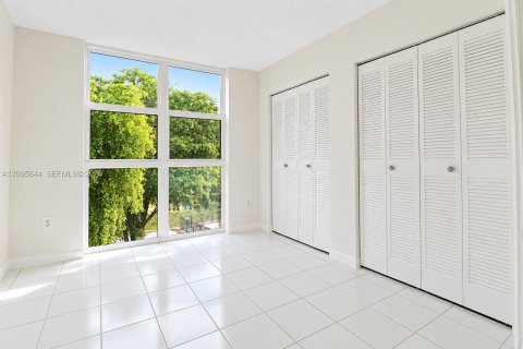 Copropriété à louer à Miami, Floride: 2 chambres, 83.43 m2 № 2385260 - photo 11