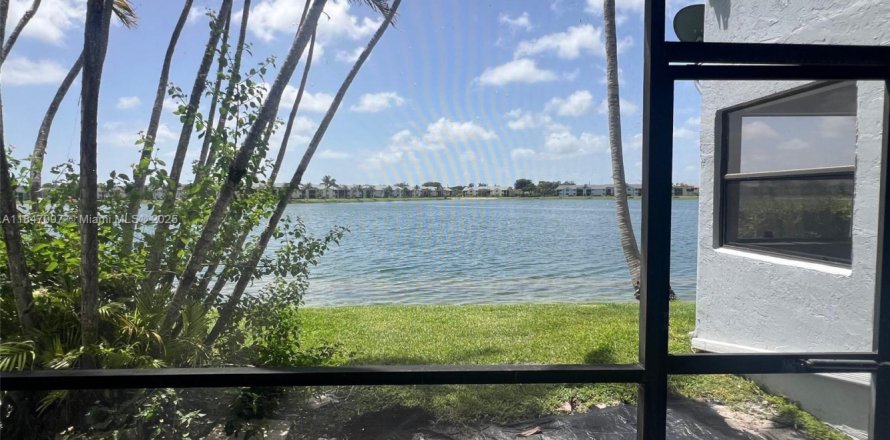 Condominio en Homestead, Florida, 2 dormitorios  № 1845527