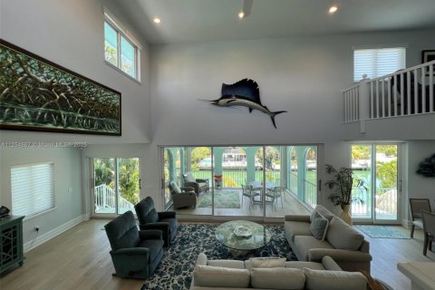 Casa en alquiler en Marathon, Florida, 4 dormitorios, 418.06 m2 № 2076957 - foto 6