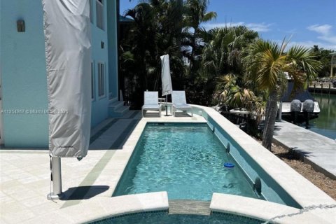 Casa en alquiler en Marathon, Florida, 4 dormitorios, 418.06 m2 № 2076957 - foto 25
