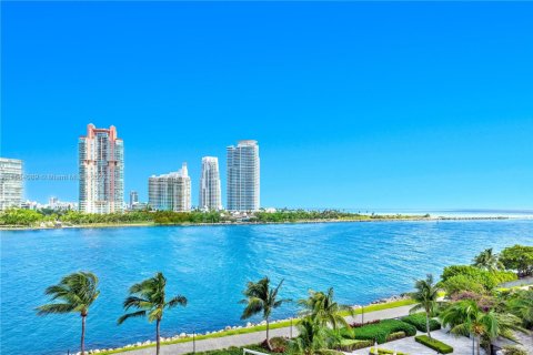 Condominio en venta en Miami Beach, Florida, 3 dormitorios, 352.38 m2 № 1429629 - foto 12