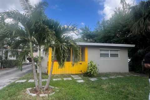 Commercial property in Hollywood, Florida 135.82 sq.m. № 1752910 - photo 2