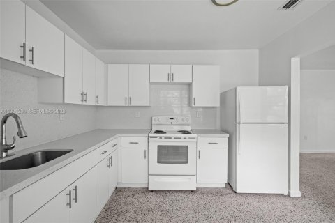 Купить коммерческую недвижимость в Майами, Флорида 286.05м2, № 2044359 - фото 6