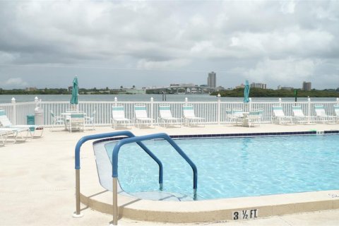 Condo in Clearwater, Florida, 2 bedrooms  № 681162 - photo 8