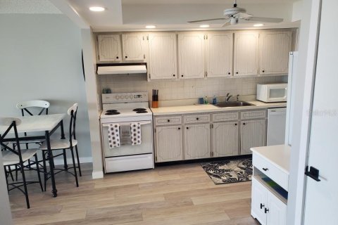 Condo in Clearwater, Florida, 2 bedrooms  № 681162 - photo 16