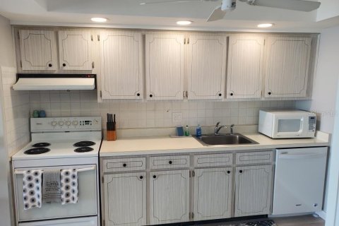 Condo in Clearwater, Florida, 2 bedrooms  № 681162 - photo 15