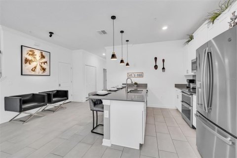 Adosado en venta en Kissimmee, Florida, 5 dormitorios, 201.41 m2 № 1873262 - foto 13