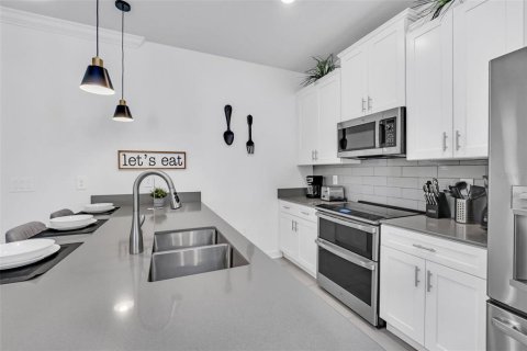 Adosado en venta en Kissimmee, Florida, 5 dormitorios, 201.41 m2 № 1873262 - foto 12