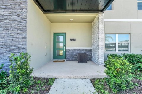 Adosado en venta en Kissimmee, Florida, 5 dormitorios, 201.41 m2 № 1873262 - foto 3