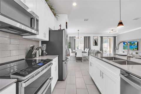 Adosado en venta en Kissimmee, Florida, 5 dormitorios, 201.41 m2 № 1873262 - foto 9