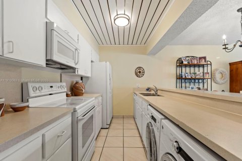 Купить таунхаус в Майами, Флорида 2 спальни, 136.1м2, № 2082363 - фото 3