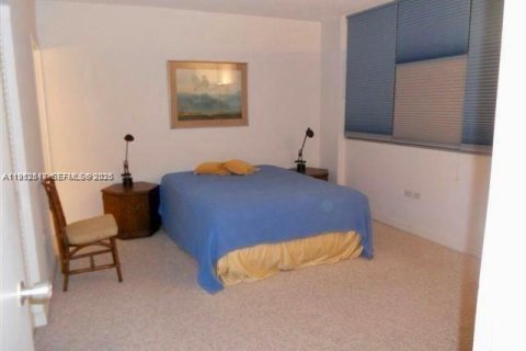Condo in Miami, Florida, 1 bedroom № 2010372 - photo 8