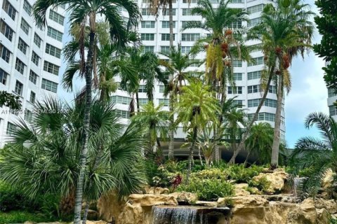 Condo in Miami, Florida, 1 bedroom № 2010372 - photo 4