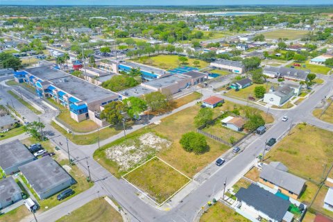 Commercial property in Homestead, Florida № 1862364 - photo 5