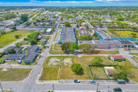 Commercial property in Homestead, Florida № 1862364 - photo 4