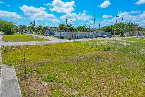 Commercial property in Homestead, Florida № 1862364 - photo 3