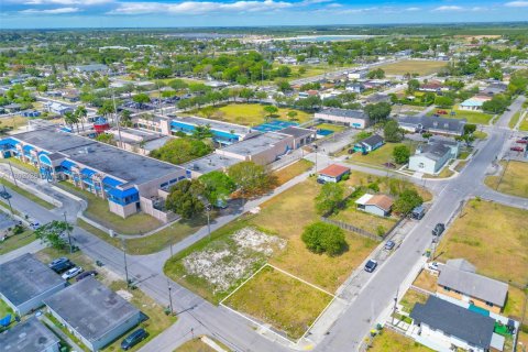 Commercial property in Homestead, Florida № 1862364 - photo 2
