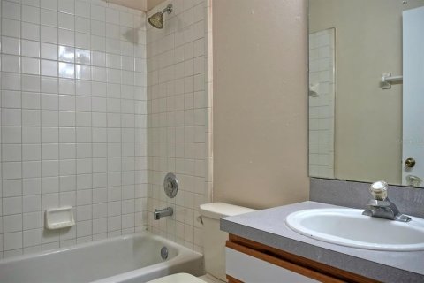 House in Altamonte Springs, Florida 3 bedrooms, 105.54 sq.m. № 2402735 - photo 6