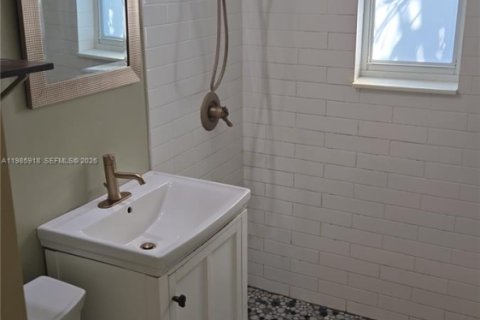 Снять в аренду квартиру в Бей-Харбор-Айлендс, Флорида 2 спальни, 66.89м2, № 2047577 - фото 5