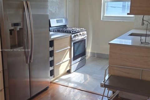 Снять в аренду квартиру в Бей-Харбор-Айлендс, Флорида 2 спальни, 66.89м2, № 2047577 - фото 3