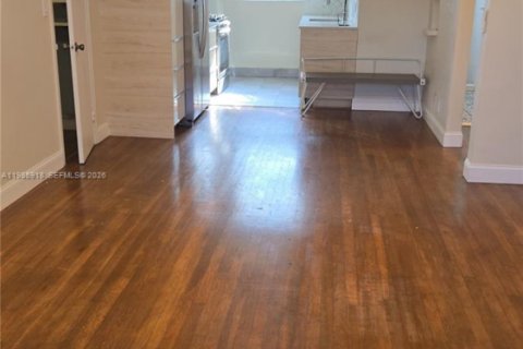 Квартира в Бей-Харбор-Айлендс, Флорида 2 спальни, 66.89м2 № 2047577