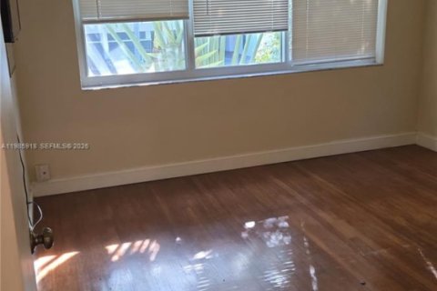 Снять в аренду квартиру в Бей-Харбор-Айлендс, Флорида 2 спальни, 66.89м2, № 2047577 - фото 4