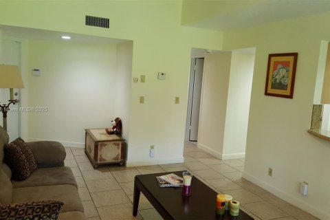 Condo in Plantation, Florida, 3 bedrooms  № 1485366 - photo 14