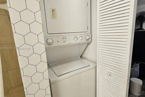 Copropriété à louer à Miami, Floride: 1 chambre, 76.64 m2 № 1993001 - photo 11
