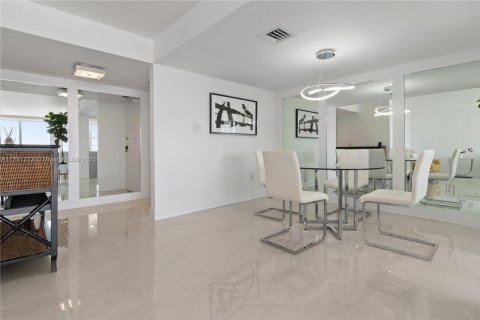 Condo in Aventura, Florida, 2 bedrooms  № 1713024 - photo 2