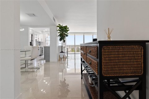 Condo in Aventura, Florida, 2 bedrooms  № 1713024 - photo 3