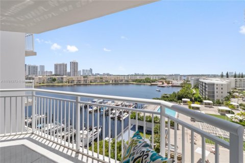 Condo in Aventura, Florida, 2 bedrooms  № 1713024 - photo 14