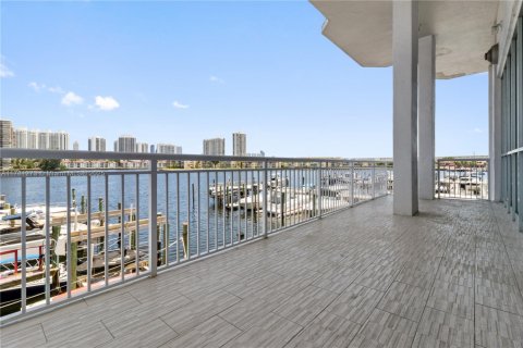 Copropriété à louer à Aventura, Floride: 2 chambres, 145.39 m2 № 1713024 - photo 24