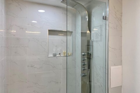 Condo in Aventura, Florida, 2 bedrooms  № 1713024 - photo 22