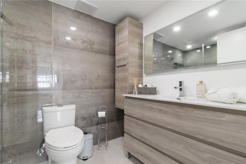 Condo in Aventura, Florida, 2 bedrooms  № 1713024 - photo 18