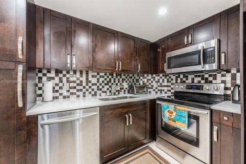 Copropriété à vendre à Hallandale Beach, Floride: 2 chambres, 115.2 m2 № 1989746 - photo 4