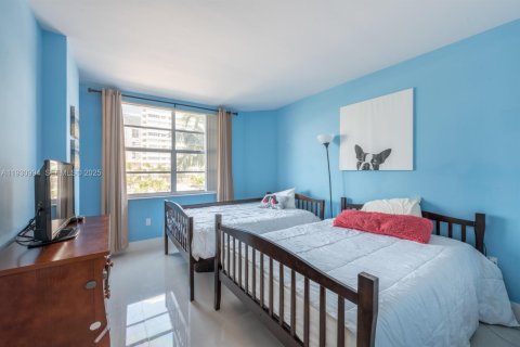 Copropriété à vendre à Hallandale Beach, Floride: 2 chambres, 115.2 m2 № 1989746 - photo 11