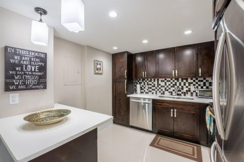 Copropriété à vendre à Hallandale Beach, Floride: 2 chambres, 115.2 m2 № 1989746 - photo 5