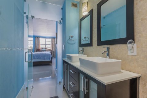 Copropriété à vendre à Hallandale Beach, Floride: 2 chambres, 115.2 m2 № 1989746 - photo 13