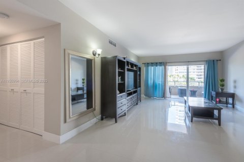 Copropriété à vendre à Hallandale Beach, Floride: 2 chambres, 115.2 m2 № 1989746 - photo 6