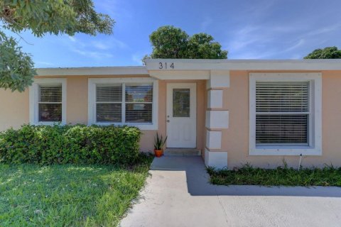Casa en Delray Beach, Florida 4 dormitorios, 94.39 m2 № 2326100