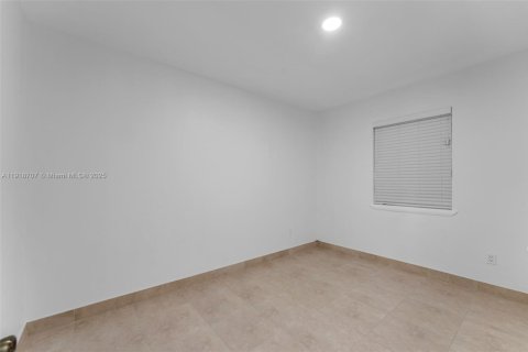 Casa en alquiler en Miami, Florida, 3 dormitorios, 161.46 m2 № 1972076 - foto 18