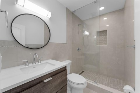 Casa en alquiler en Miami, Florida, 3 dormitorios, 161.46 m2 № 1972076 - foto 17