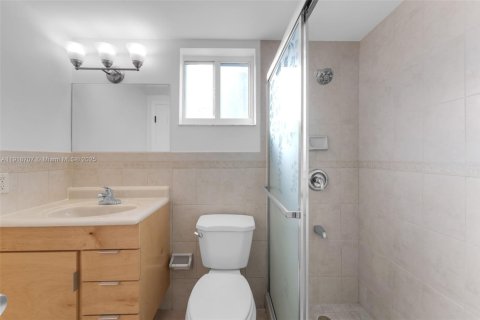 Casa en alquiler en Miami, Florida, 3 dormitorios, 161.46 m2 № 1972076 - foto 12