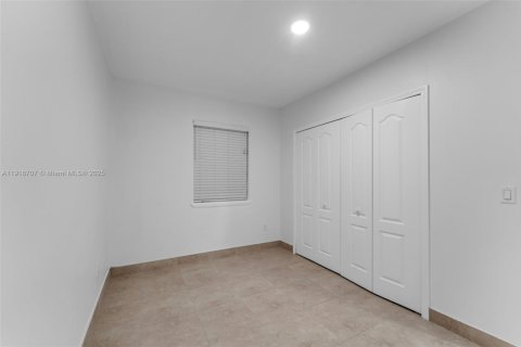 Casa en alquiler en Miami, Florida, 3 dormitorios, 161.46 m2 № 1972076 - foto 20