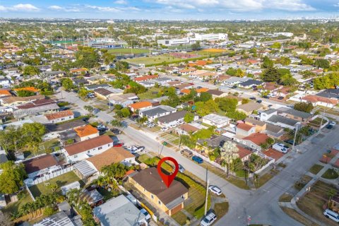 Casa en alquiler en Miami, Florida, 3 dormitorios, 161.46 m2 № 1972076 - foto 28